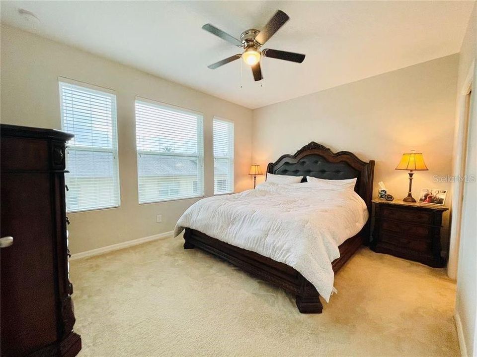 En Renta: $2,400 (4 camas, 2 baños, 2056 Pies cuadrados)