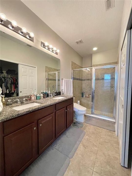 En Renta: $2,400 (4 camas, 2 baños, 2056 Pies cuadrados)