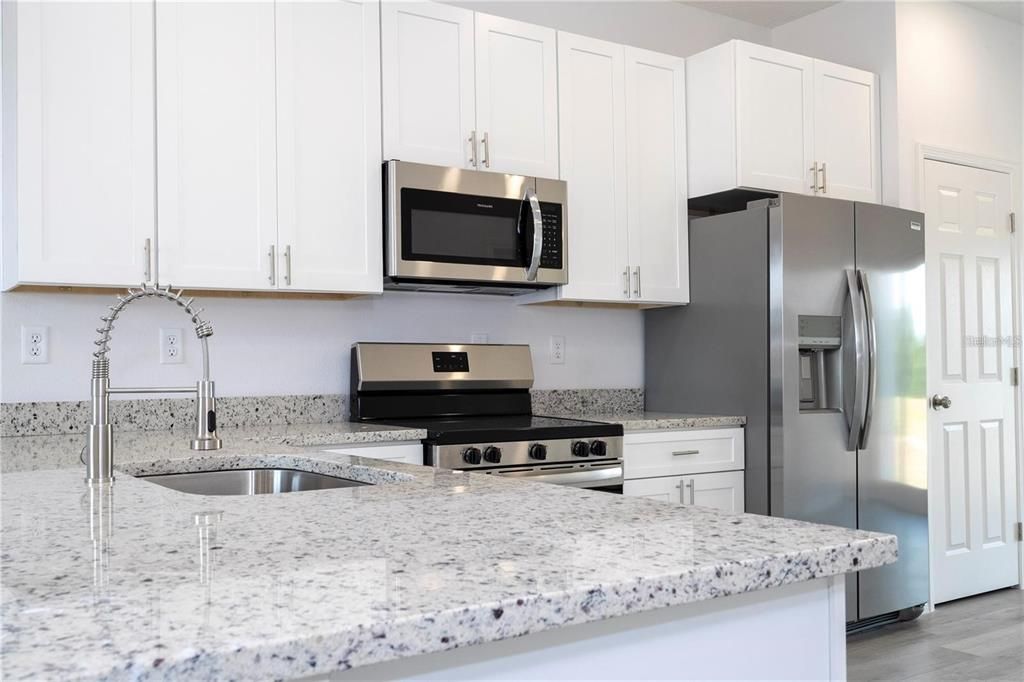 For Rent: $1,900 (3 beds, 2 baths, 1416 Square Feet)