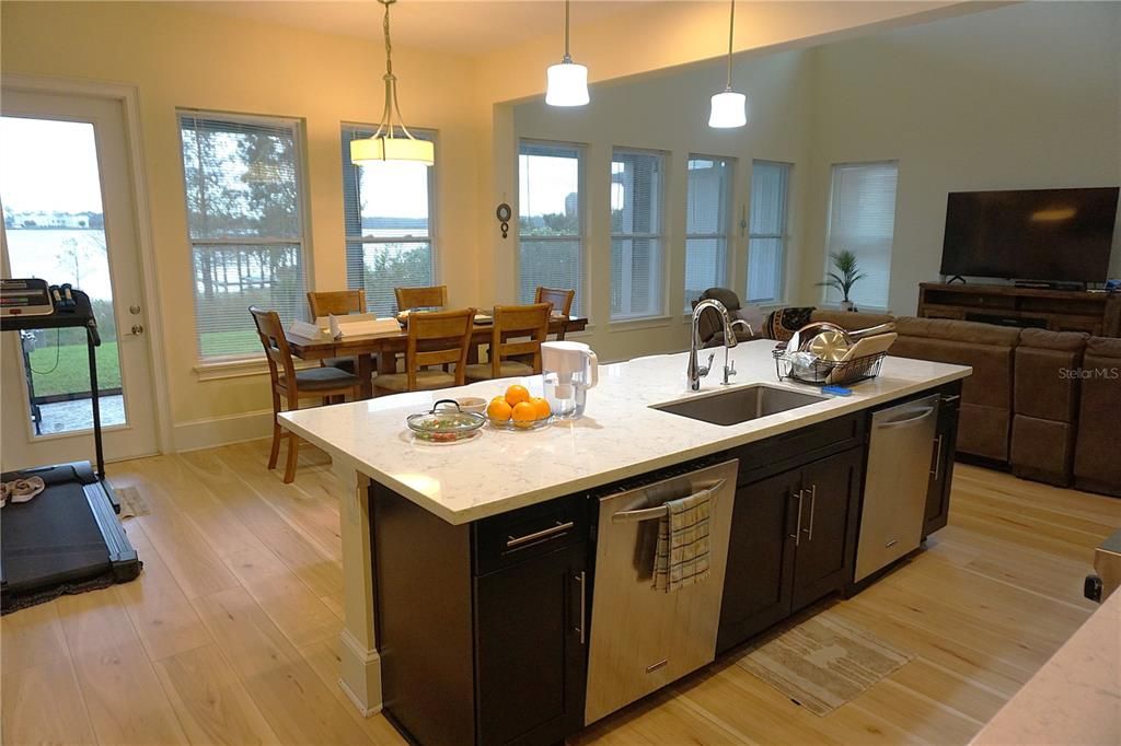 出租: $4,495 (4 贝兹, 3 浴室, 3510 平方英尺)