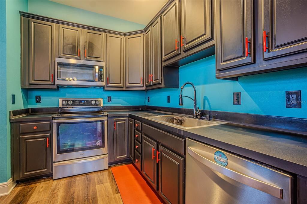 En Venta: $299,900 (3 camas, 2 baños, 1636 Pies cuadrados)