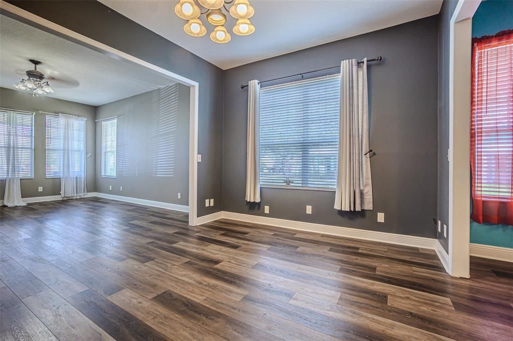 En Venta: $299,900 (3 camas, 2 baños, 1636 Pies cuadrados)