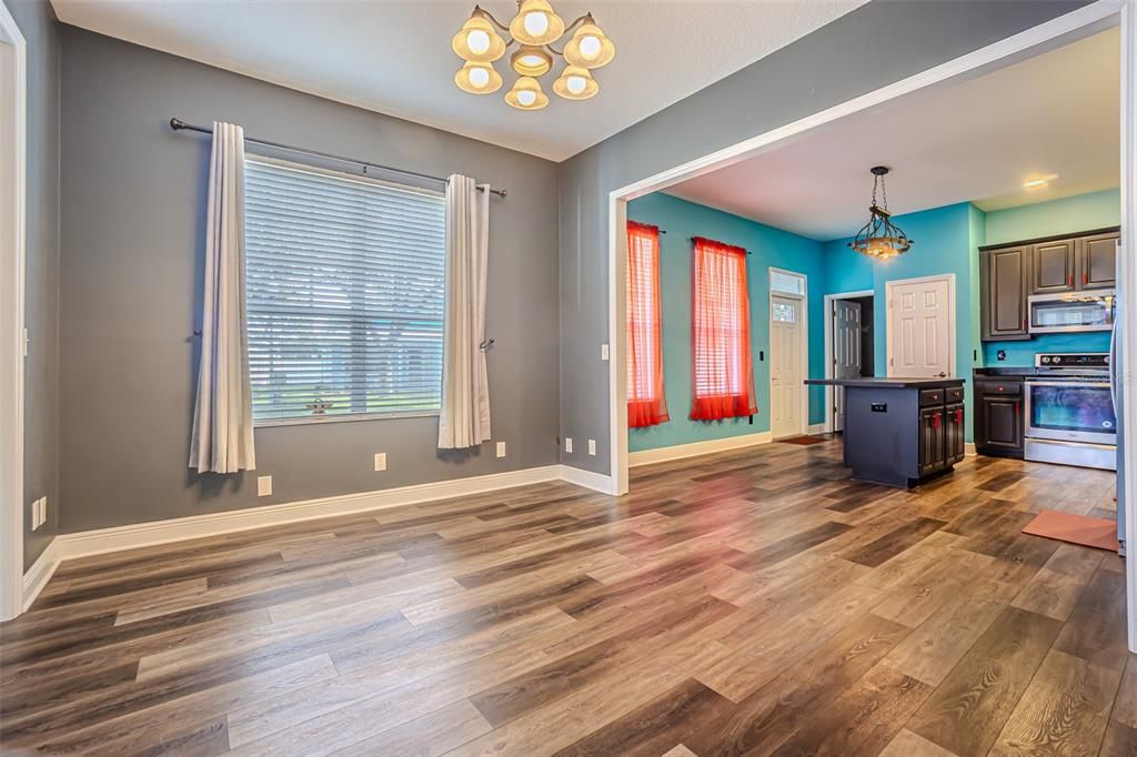 En Venta: $299,900 (3 camas, 2 baños, 1636 Pies cuadrados)