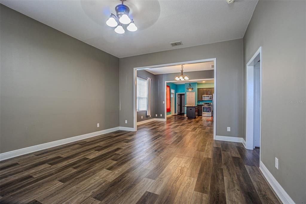 En Venta: $299,900 (3 camas, 2 baños, 1636 Pies cuadrados)