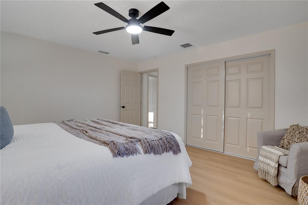 For Sale: $379,000 (2 beds, 1 baths, 1100 Square Feet)