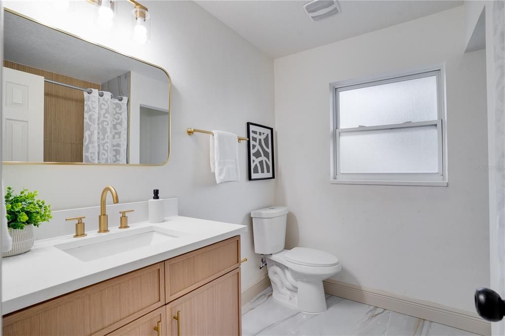 For Sale: $379,000 (2 beds, 1 baths, 1100 Square Feet)