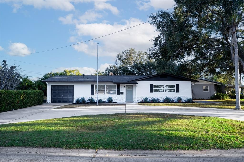 For Sale: $379,000 (2 beds, 1 baths, 1100 Square Feet)