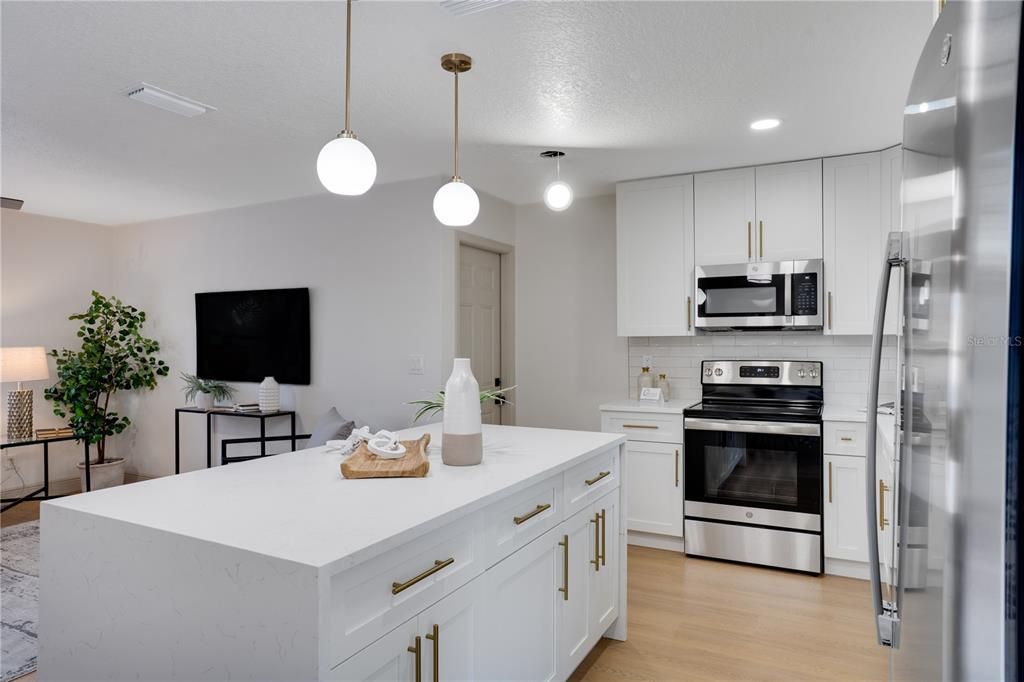 For Sale: $379,000 (2 beds, 1 baths, 1100 Square Feet)