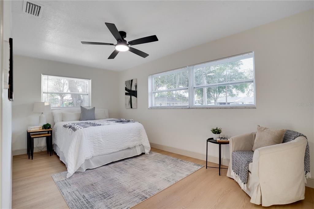 For Sale: $379,000 (2 beds, 1 baths, 1100 Square Feet)