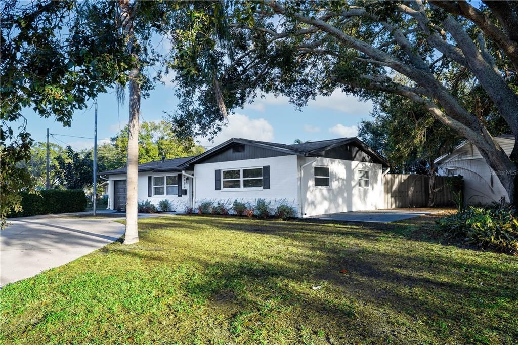 For Sale: $379,000 (2 beds, 1 baths, 1100 Square Feet)