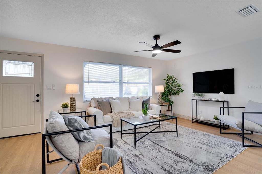 For Sale: $379,000 (2 beds, 1 baths, 1100 Square Feet)