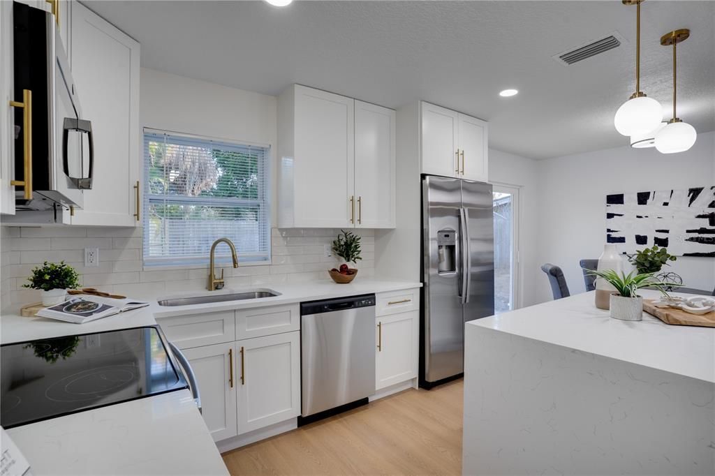 For Sale: $379,000 (2 beds, 1 baths, 1100 Square Feet)