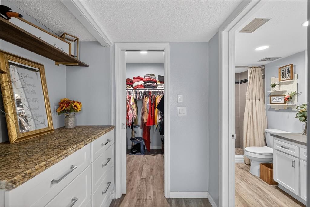 На продажу: $235,000 (2 спален, 2 ванн, 1156 Квадратных фут)