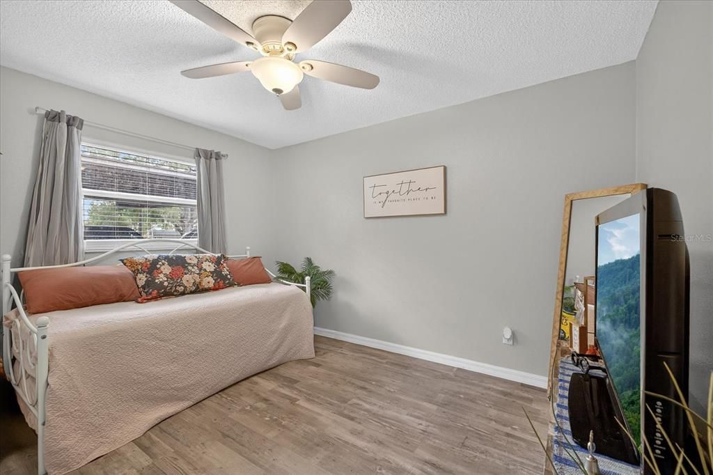 На продажу: $235,000 (2 спален, 2 ванн, 1156 Квадратных фут)