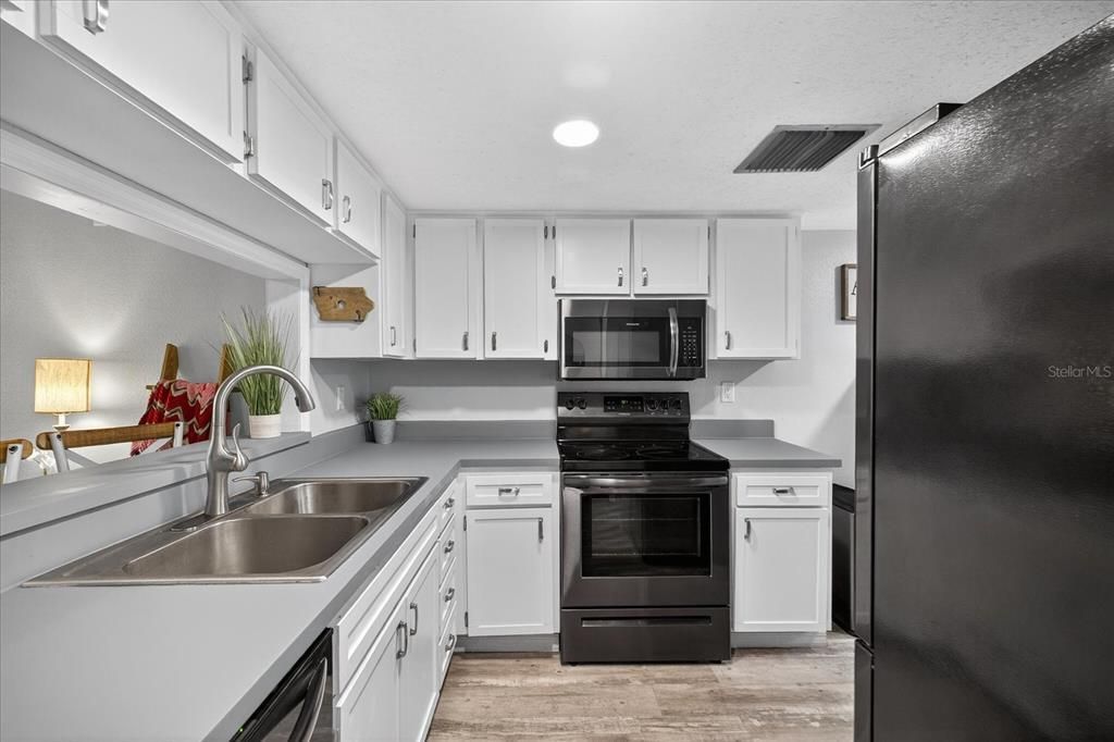 На продажу: $235,000 (2 спален, 2 ванн, 1156 Квадратных фут)