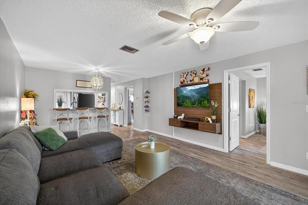 На продажу: $235,000 (2 спален, 2 ванн, 1156 Квадратных фут)