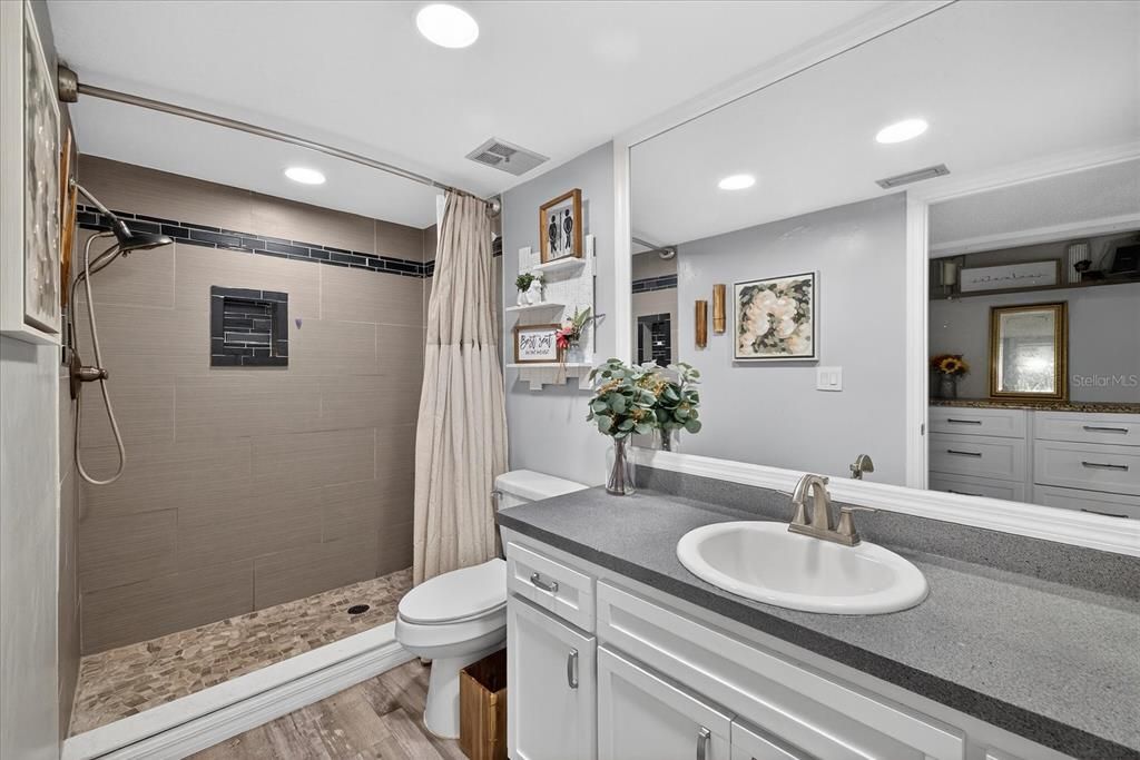 На продажу: $235,000 (2 спален, 2 ванн, 1156 Квадратных фут)