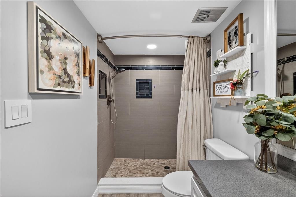 На продажу: $235,000 (2 спален, 2 ванн, 1156 Квадратных фут)