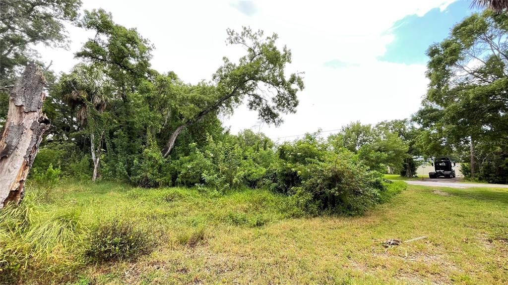 На продажу: $310,000 (0.77 acres)