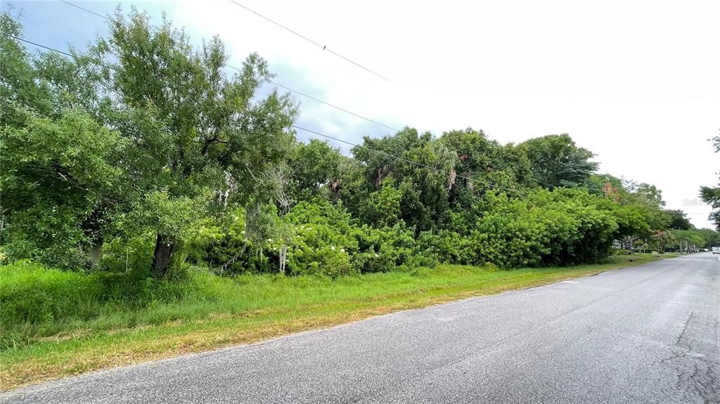 На продажу: $310,000 (0.77 acres)