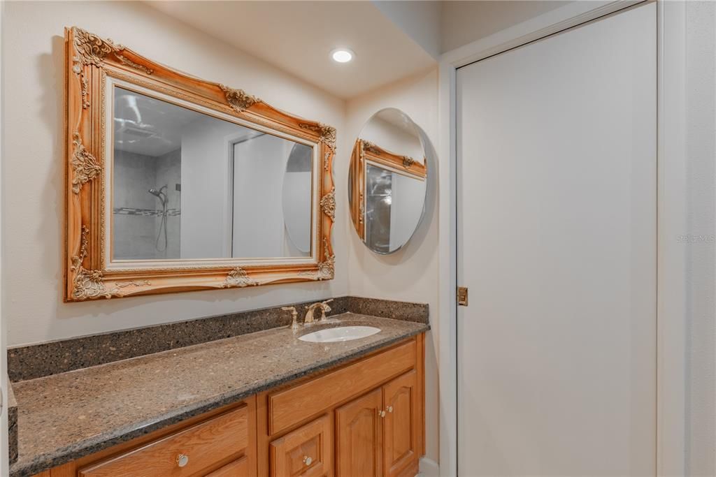 待售: $459,900 (2 贝兹, 2 浴室, 1798 平方英尺)