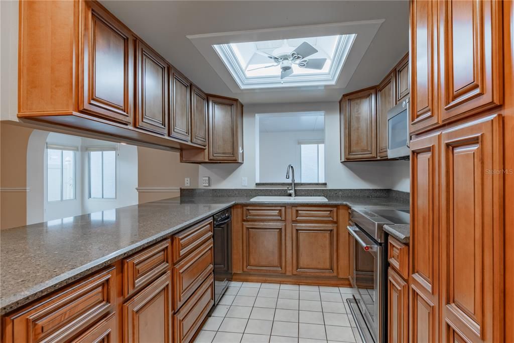 待售: $459,900 (2 贝兹, 2 浴室, 1798 平方英尺)