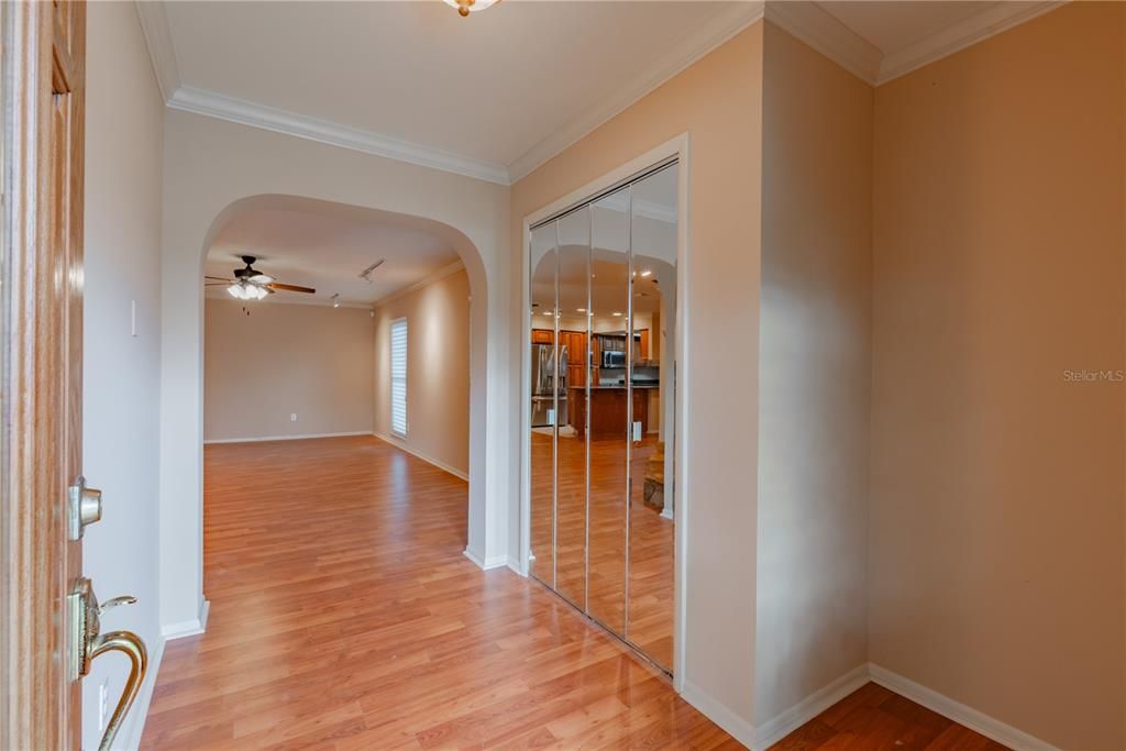 待售: $459,900 (2 贝兹, 2 浴室, 1798 平方英尺)