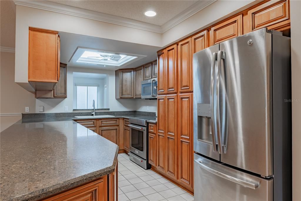 待售: $459,900 (2 贝兹, 2 浴室, 1798 平方英尺)