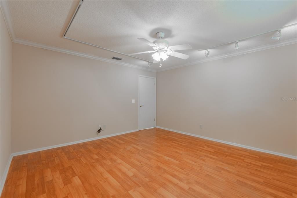 待售: $459,900 (2 贝兹, 2 浴室, 1798 平方英尺)