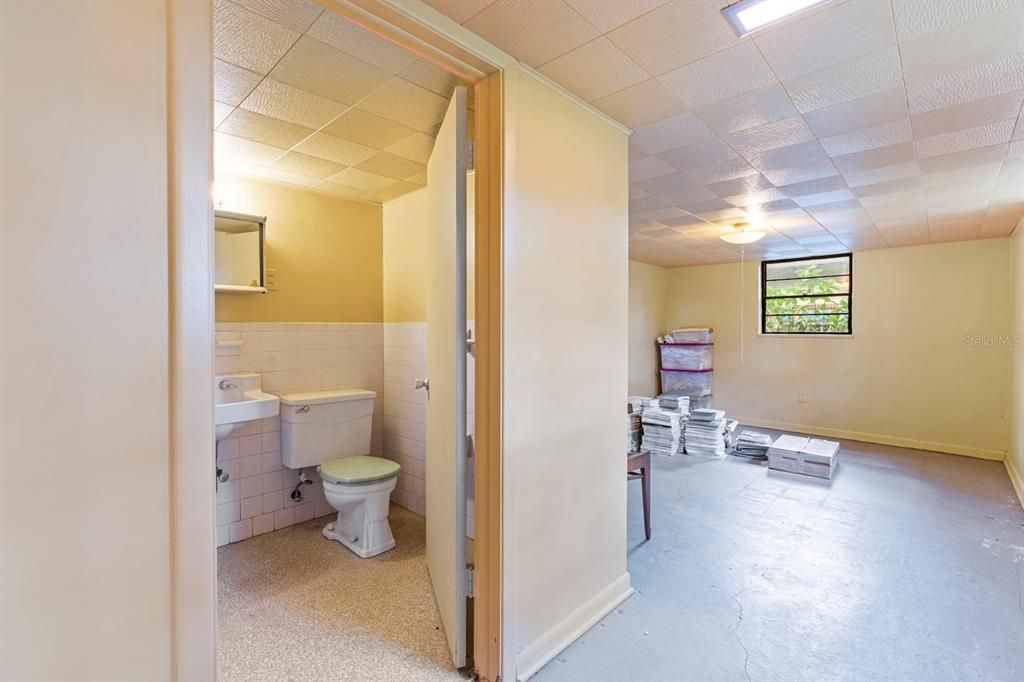 For Sale: $649,900 (4 beds, 2 baths, 1804 Square Feet)