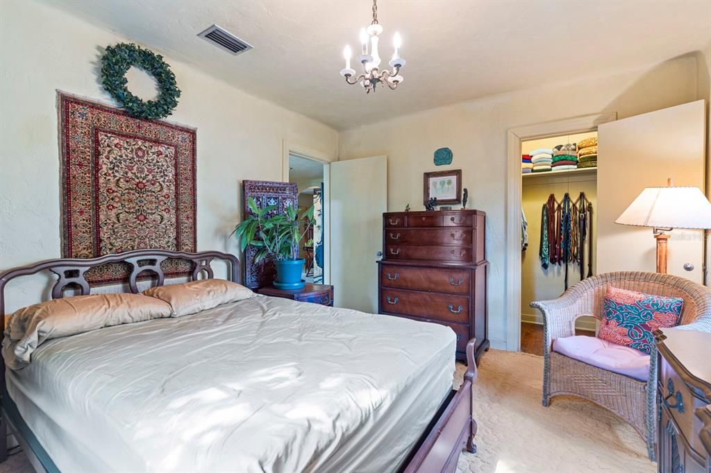 For Sale: $649,900 (4 beds, 2 baths, 1804 Square Feet)