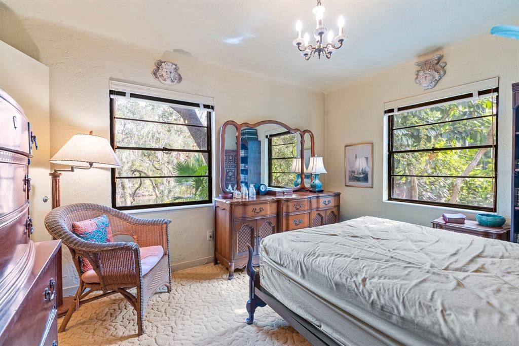 For Sale: $649,900 (4 beds, 2 baths, 1804 Square Feet)