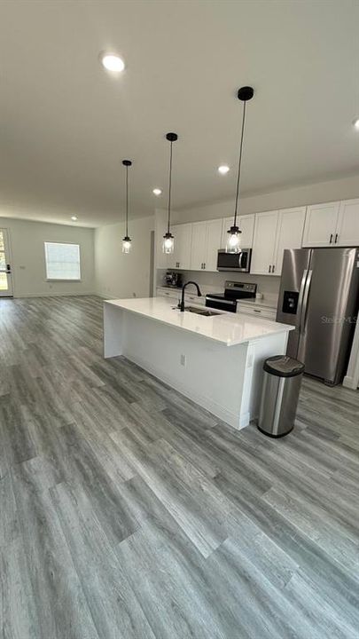 待售: $320,000 (4 贝兹, 2 浴室, 1622 平方英尺)