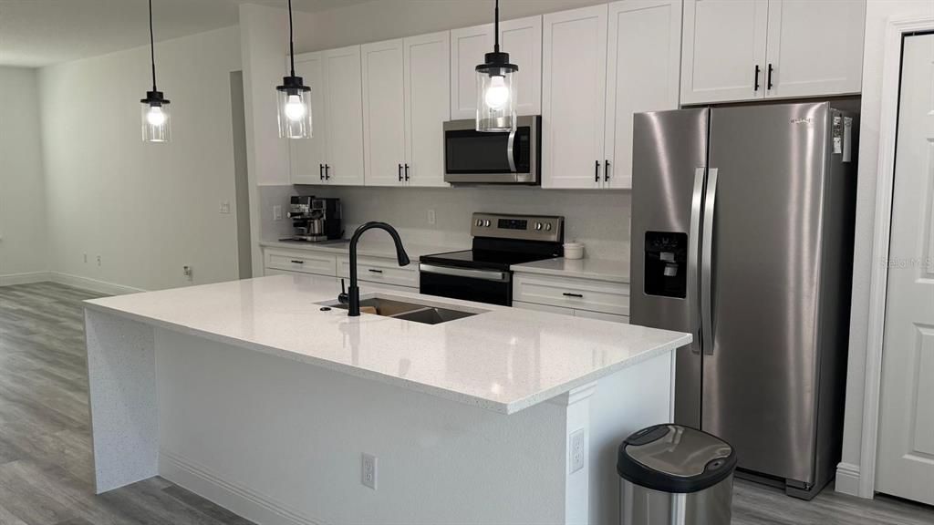 待售: $320,000 (4 贝兹, 2 浴室, 1622 平方英尺)