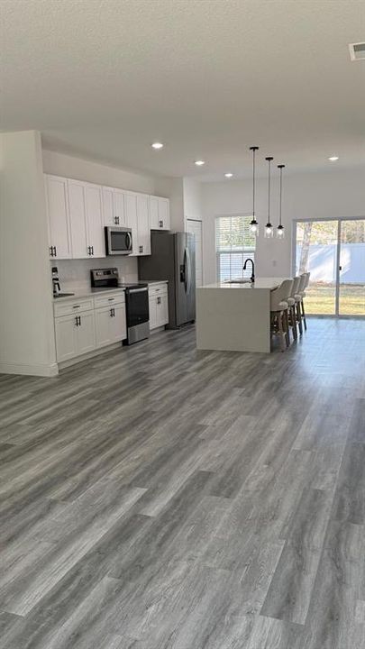 待售: $320,000 (4 贝兹, 2 浴室, 1622 平方英尺)