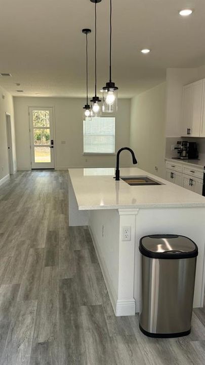 待售: $320,000 (4 贝兹, 2 浴室, 1622 平方英尺)