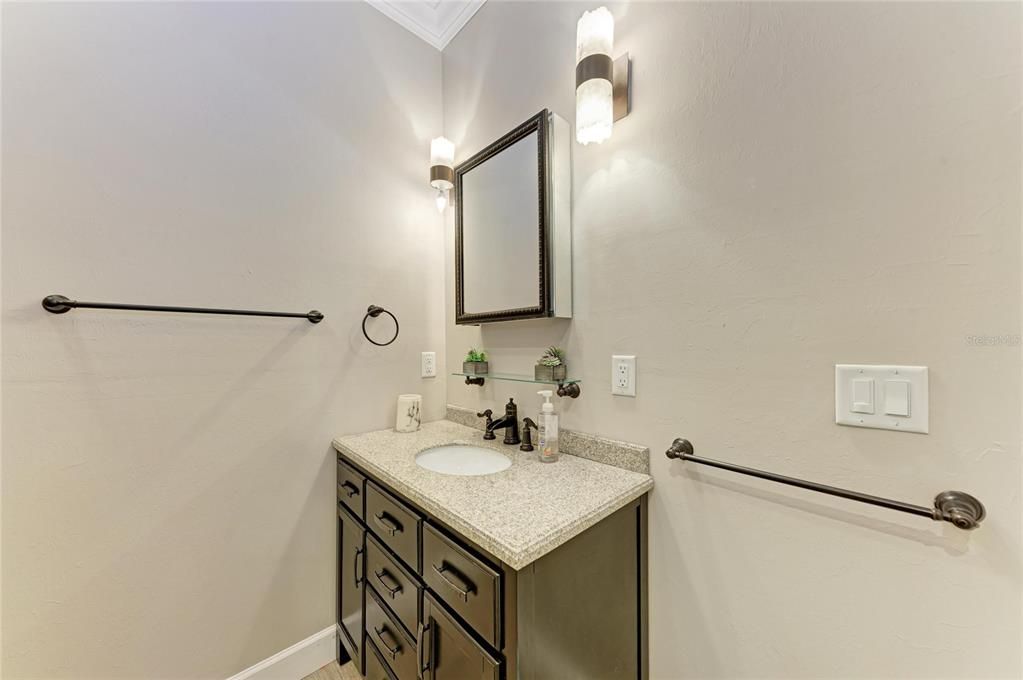 待售: $447,900 (1 贝兹, 1 浴室, 1000 平方英尺)