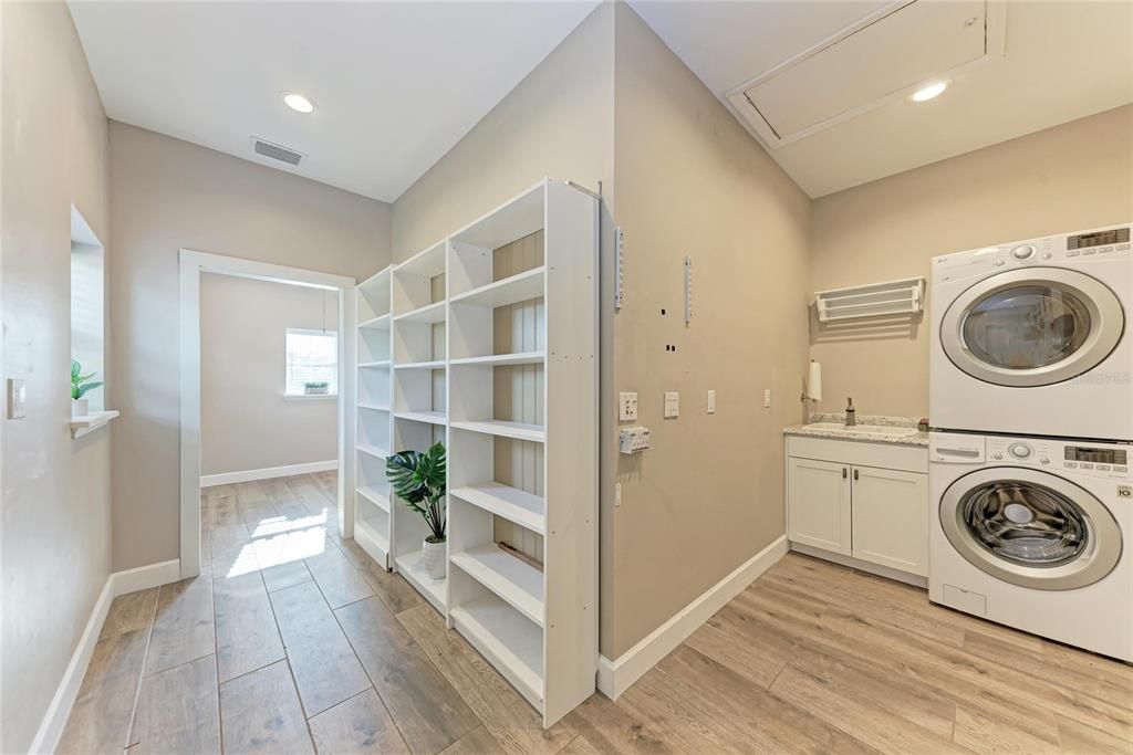 待售: $447,900 (1 贝兹, 1 浴室, 1000 平方英尺)