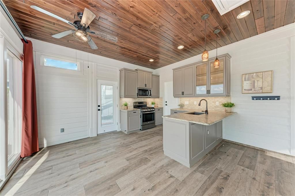 待售: $447,900 (1 贝兹, 1 浴室, 1000 平方英尺)