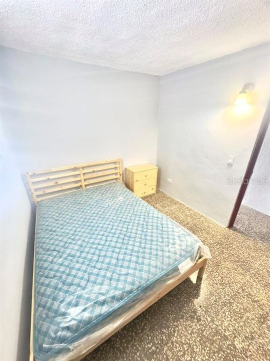 待售: $280,000 (4 贝兹, 3 浴室, 1700 平方英尺)