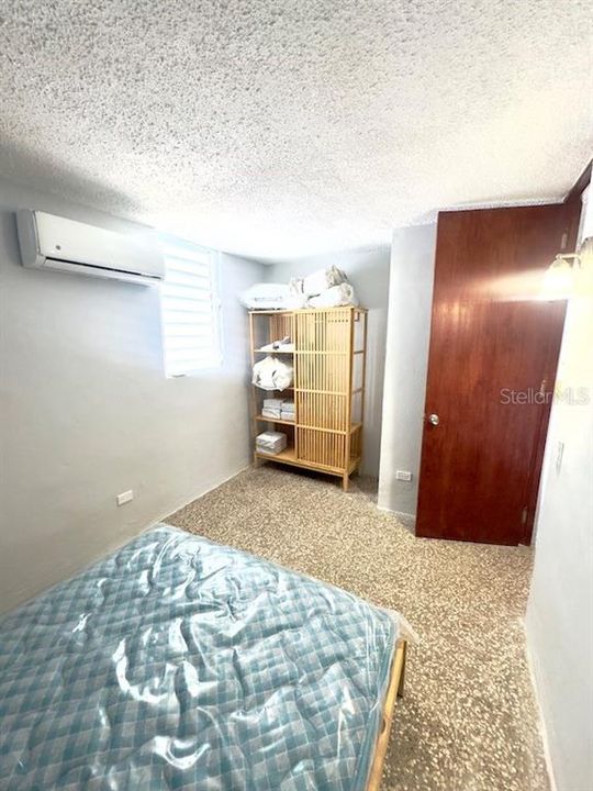 待售: $280,000 (4 贝兹, 3 浴室, 1700 平方英尺)