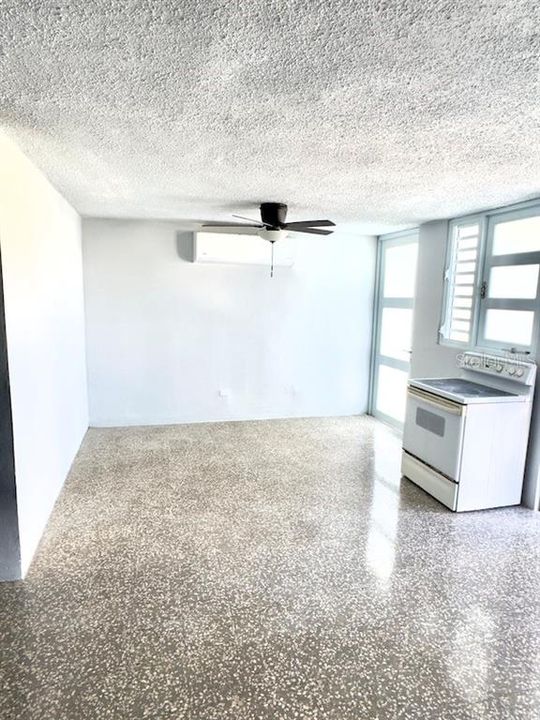 待售: $280,000 (4 贝兹, 3 浴室, 1700 平方英尺)