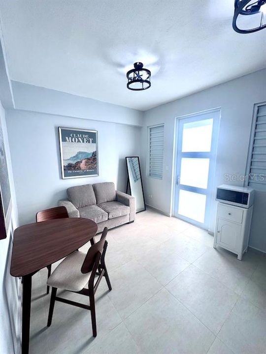 待售: $280,000 (4 贝兹, 3 浴室, 1700 平方英尺)