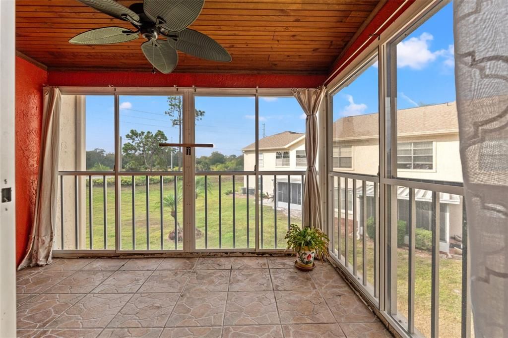 En Venta: $175,000 (2 camas, 2 baños, 1036 Pies cuadrados)