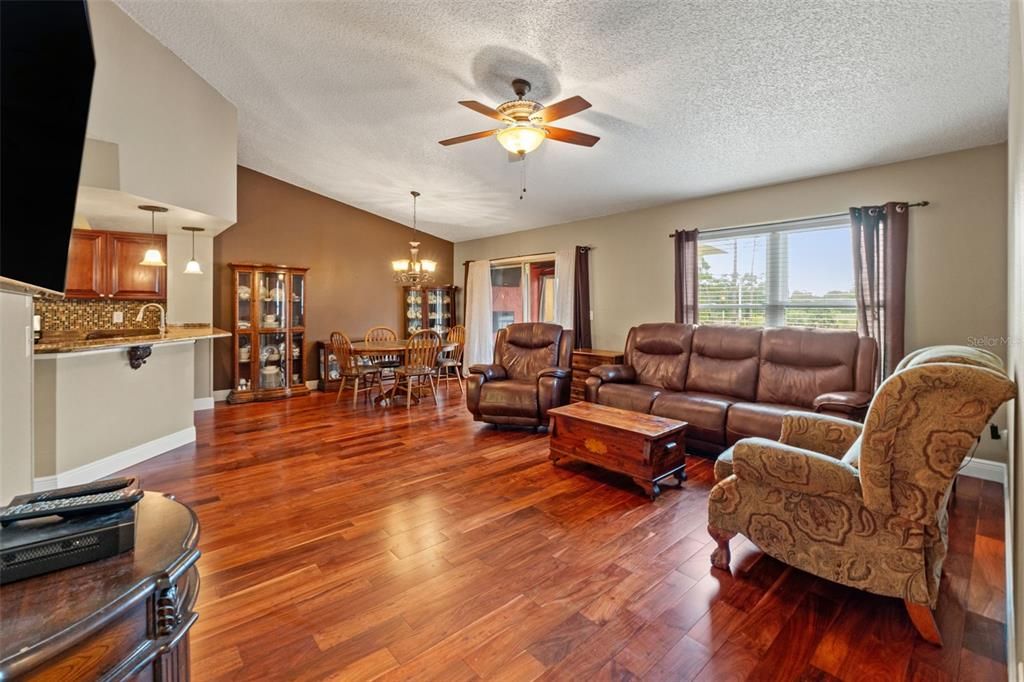 En Venta: $175,000 (2 camas, 2 baños, 1036 Pies cuadrados)