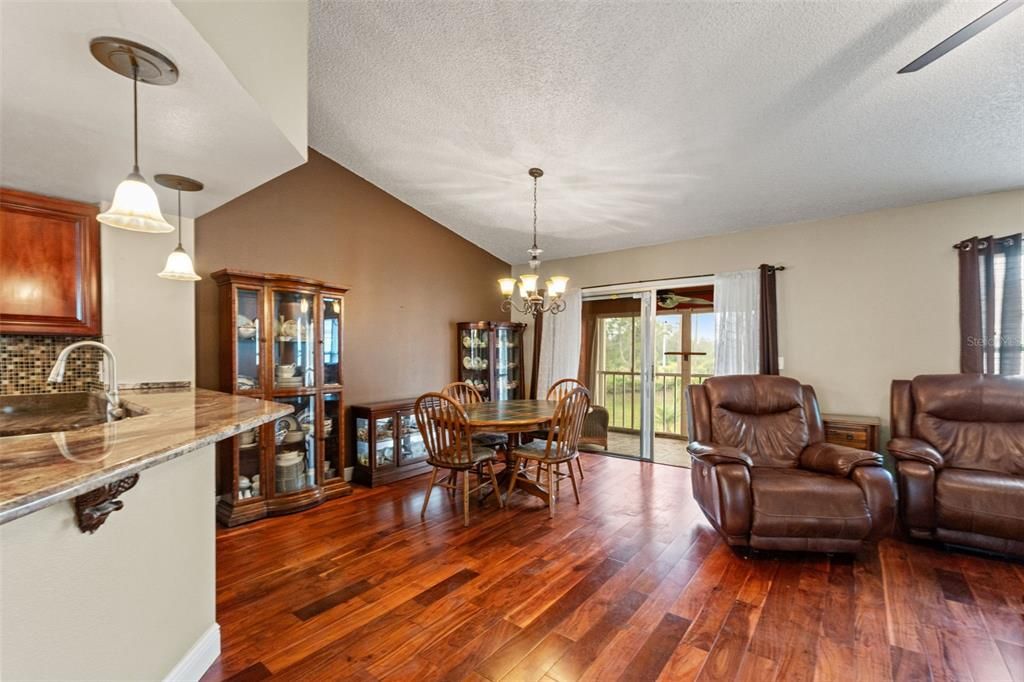 En Venta: $175,000 (2 camas, 2 baños, 1036 Pies cuadrados)