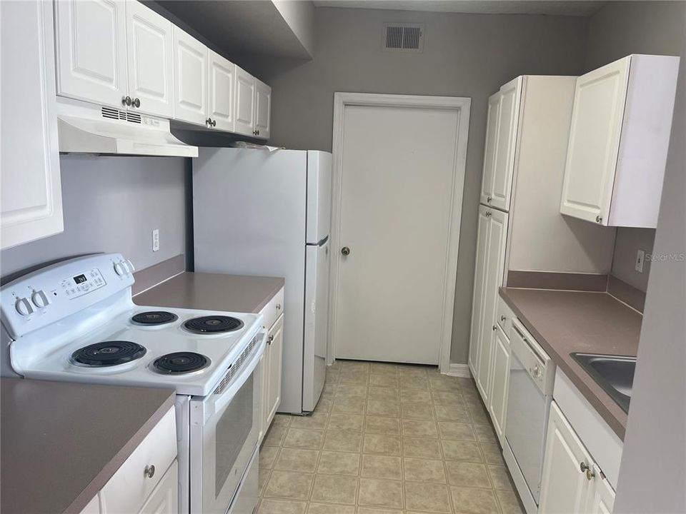 待售: $163,700 (2 贝兹, 2 浴室, 1159 平方英尺)