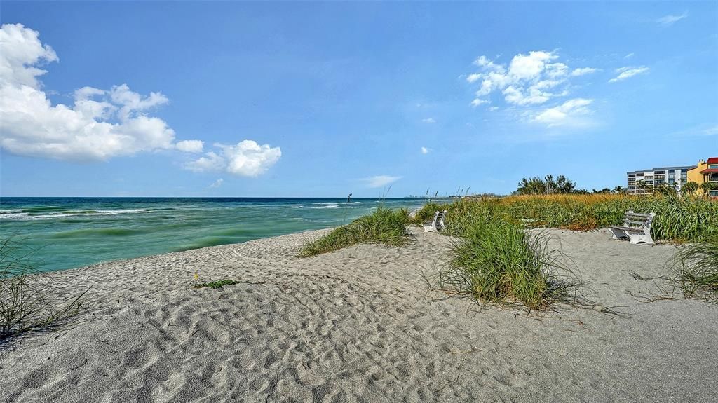 На продажу: $550,000 (2 спален, 2 ванн, 1303 Квадратных фут)