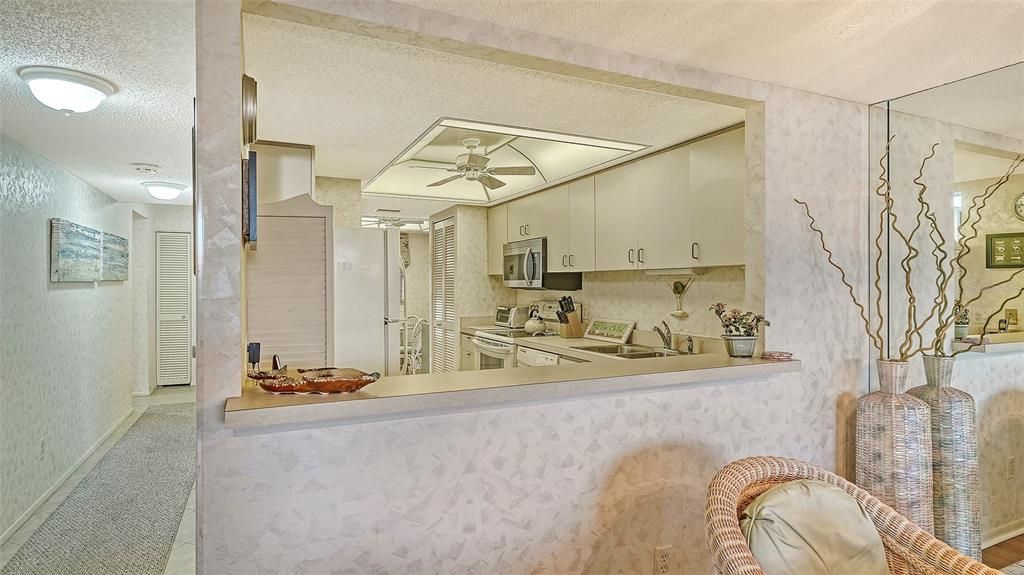 На продажу: $550,000 (2 спален, 2 ванн, 1303 Квадратных фут)