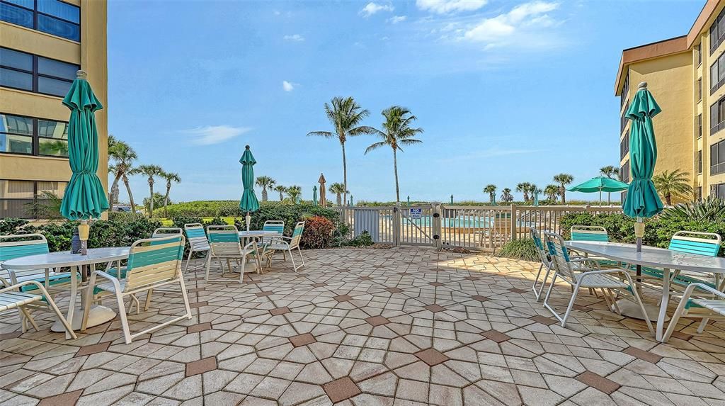 На продажу: $550,000 (2 спален, 2 ванн, 1303 Квадратных фут)